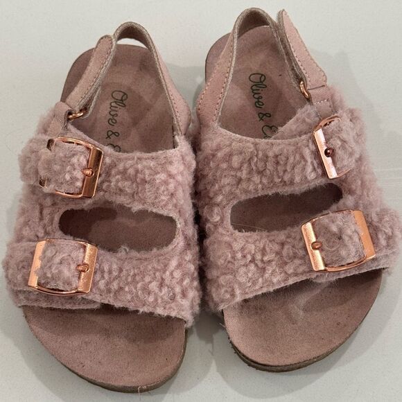 Girls pink slip on sandals, Slides, Girls fuzzy shoes, size 8, Olive & Edie - Picture 2 of 4